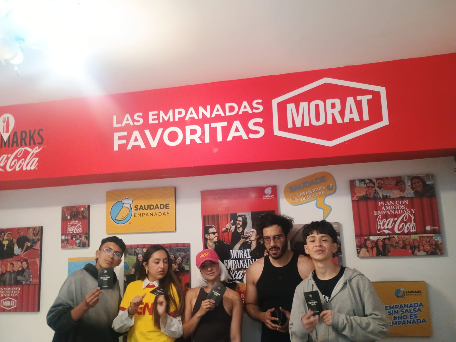 Menaje y presentación del producto en Saudade Empanadas
